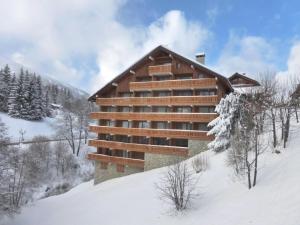 a building on top of a snow covered slope at Chalet De Meribel - Magnifique appartement 6 pièces pour 10 personnes dans le centre de Méribel proche des commerces et des pistes de ski MAE-1653 in Les Allues