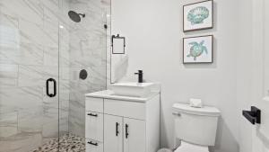 フォートピアースにあるBeautifully Renovated Villa Across the Street from the Oceanのギャラリーの写真