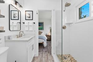 Gallery image of Location & Comfort- Coastal Meets Contemporary in Vero Beach