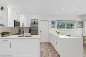 Gallery image of Location & Comfort- Coastal Meets Contemporary in Vero Beach +20 photos