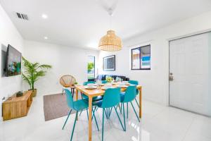 Μια τηλεόραση ή/και κέντρο ψυχαγωγίας στο Stunning 3-Bedroom Duplex with Free Parking