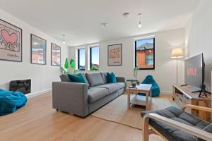 a living room with a couch and a table at 2 Bed Modern Apartment in City Centre Birmingham in Birmingham
