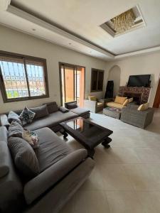 Χώρος καθιστικού στο Villa Benben