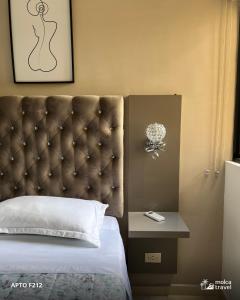 a bedroom with a bed with a headboard and a table at Alojamiento Familiar Premium - Con Piscinas, Jacuzzi y Capacidad 13 - By Molca Travel in Armenia
