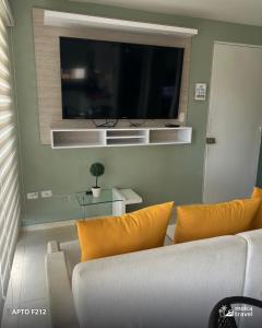 a living room with a couch and a flat screen tv at Alojamiento Familiar Premium - Con Piscinas, Jacuzzi y Capacidad 13 - By Molca Travel in Armenia +7 photos