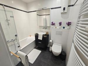 Ένα μπάνιο στο Ideal city stay 1BR near train station-GAR15 +24 φωτογραφίες