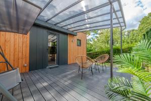 Κήπος έξω από το Cosy'N'Spa - Tinyhouse - Parking, Hypercentre,Gare