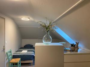 a vase of flowers on a counter in a room at Appartement centre ville in Ussel