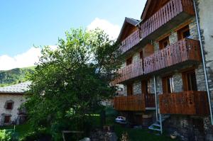 Budova, kde se chata nachází