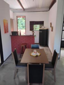 a kitchen and dining room with a table and chairs at Hospedaria Su in Parnamirim +18 photos