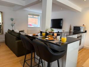 TV a/nebo společenská místnost v ubytování The Hayloft - A beautifully presented home in the heart of Leamington Spa