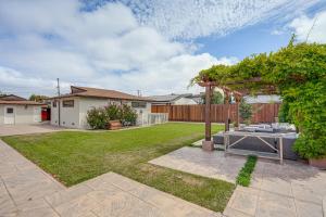 En have udenfor Private Zen Garden and Fireplace Chic Hayward Oasis