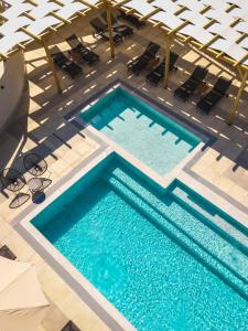 Πισίνα στο ή κοντά στο Einik Luxury Apartments