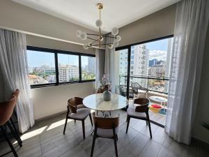 Ruang duduk di Breakfast Included at Regatta Living 802