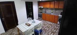 Η κουζίνα ή μικρή κουζίνα στο 1BR Beachfront Stunning Sea View