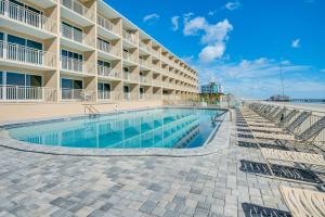 Hồ bơi trong/gần Oceanfront Gem - Walk to Daytona Beach Pier!
