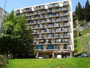 a large building with balconies on the side of it at Résidence Vega - Studio lumineux · Proche des pistes et des commerces · Balcon MAE-1641 in Magland
