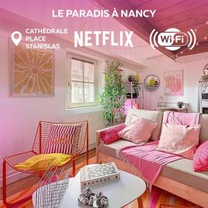 Χώρος καθιστικού στο Blush Heaven - Wifi - Netflix