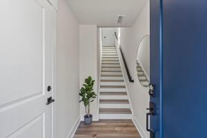 Φωτογραφία από το άλμπουμ του Luxe King 3BR Townhouse Mins to Uptown CLT στη Σάρλοτ +16 φωτογραφίες