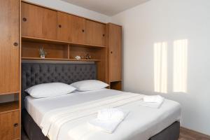 Ένα ή περισσότερα κρεβάτια σε δωμάτιο στο Apartments Sanja