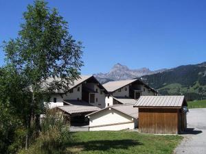 a group of buildings with mountains in the background at Résidence Les Balcons Du Charvin - Agréable appartement avec terrasse proche ski-bus et commerces MAE-2354 in Notre-Dame-de-Bellecombe