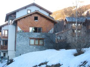 a house on a hill with snow on the ground at Résidence Le Saint Genix - 2 Pièces pour 4 Personnes MAE-0383 in Val Cenis