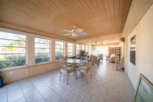 Φωτογραφία από το άλμπουμ του Almost Sanibel Fort Myers Duplex Near Sanibel σε Φορτ Μάγιερς
