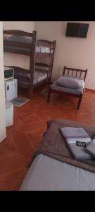 a room with two bunk beds in a room at Mãe Maria in Aparecida