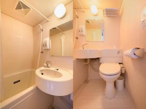 a bathroom with a toilet and a sink at ホテル亀山ヒルズ in Kameyama +6 photos