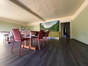 Φωτογραφία από το άλμπουμ του Chambre d'hôte authentique à la ferme, Saint-Benoît - FR-1-786-63 σε Saint-Benoît