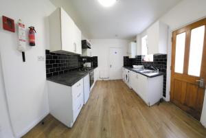 Kuchyň nebo kuchyňský kout v ubytování Oxford Private Room College