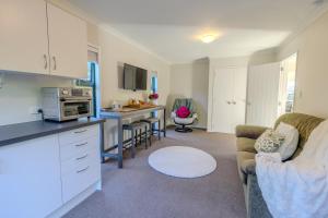 Η κουζίνα ή μικρή κουζίνα στο Chestnut Bay Country Retreat