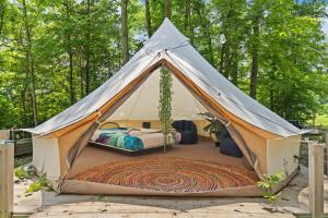 Gallery image of Glamping Yurt #1 in Red River Gorge, Wooded with Full Bath House in Stanton