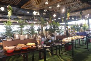 a buffet line with many different types of food at Islamabad Hotel in Islamabad