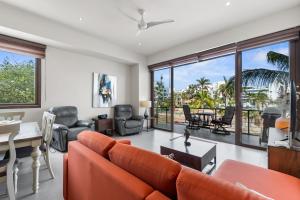 Posezení v ubytování Marina view and 3 min from beach