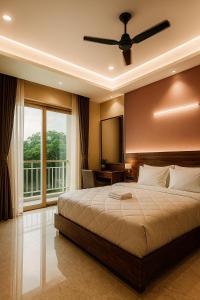 Ένα ή περισσότερα κρεβάτια σε δωμάτιο στο Happy Holiday Inn