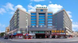 a large building on the corner of a street at Green Tree Inn Zhuhai International Airport Huafa Shangdu in Zhuhai