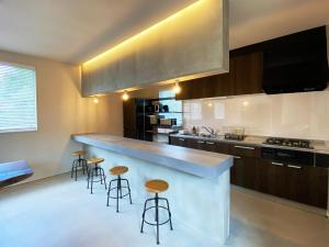 Kuchyň nebo kuchyňský kout v ubytování LOVE ME PLAN - Vacation STAY 11302v