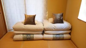two chairs sitting in a corner of a room at Costa Blanca House - Vacation STAY 62301v in Minamiboso +3 photos