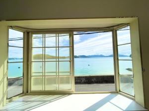 an empty room with a window looking out at the ocean at Onomichi - House - Vacation STAY 13636 in Onomichi