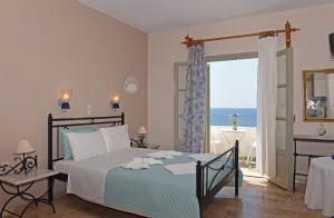 A bed or beds in a room at Vrohaki Studios & Rooms