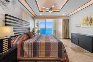 Postel nebo postele na pokoji v ubytování Barlovento Condos - Pools Gym & Oceanfront