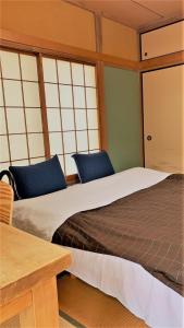 Postel nebo postele na pokoji v ubytování Oizumigakuen Villa - Vacation STAY 13830