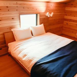 a bedroom with a bed in a wooden room at hitotsuru seaside - Vacation STAY 95181v in Onomichi