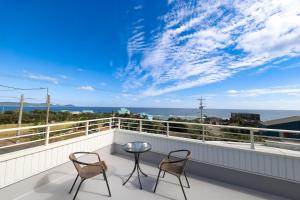 a balcony with two chairs and a table at KUSUMARU - Vacation STAY 13707v in Ōkachi