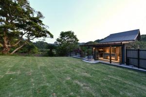 a large yard in front of a house at "Bon-Mal Tree"BON-MAL TREE - Vacation STAY 20699v in Kamogawa