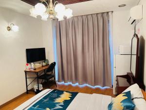 a bedroom with a bed and a desk in front of a window at FUKUINN - Vacation STAY 19238v in Takamatsu