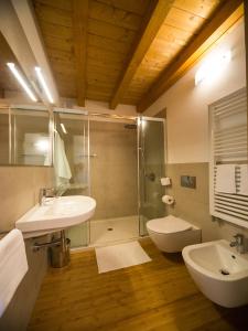 Koupelna v ubytování B&B La Rubiana + 19 fotografií