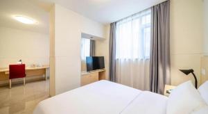 Μια τηλεόραση ή/και κέντρο ψυχαγωγίας στο Jinjiang Inn Guangzhou Liwan Caihongqiao Metro Station