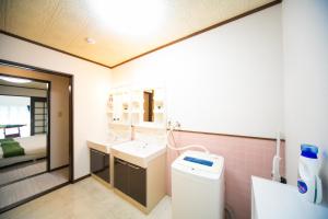 a bathroom with a sink and a toilet at Yokkaichi - House - Vacation STAY 14171 in Yokkaichi +34 photos